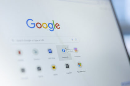 Google AI Overviews en France : comment savoir si votre site y est visible ?